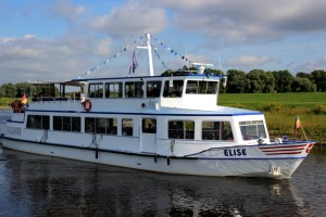 MS Elise auf der Elbe